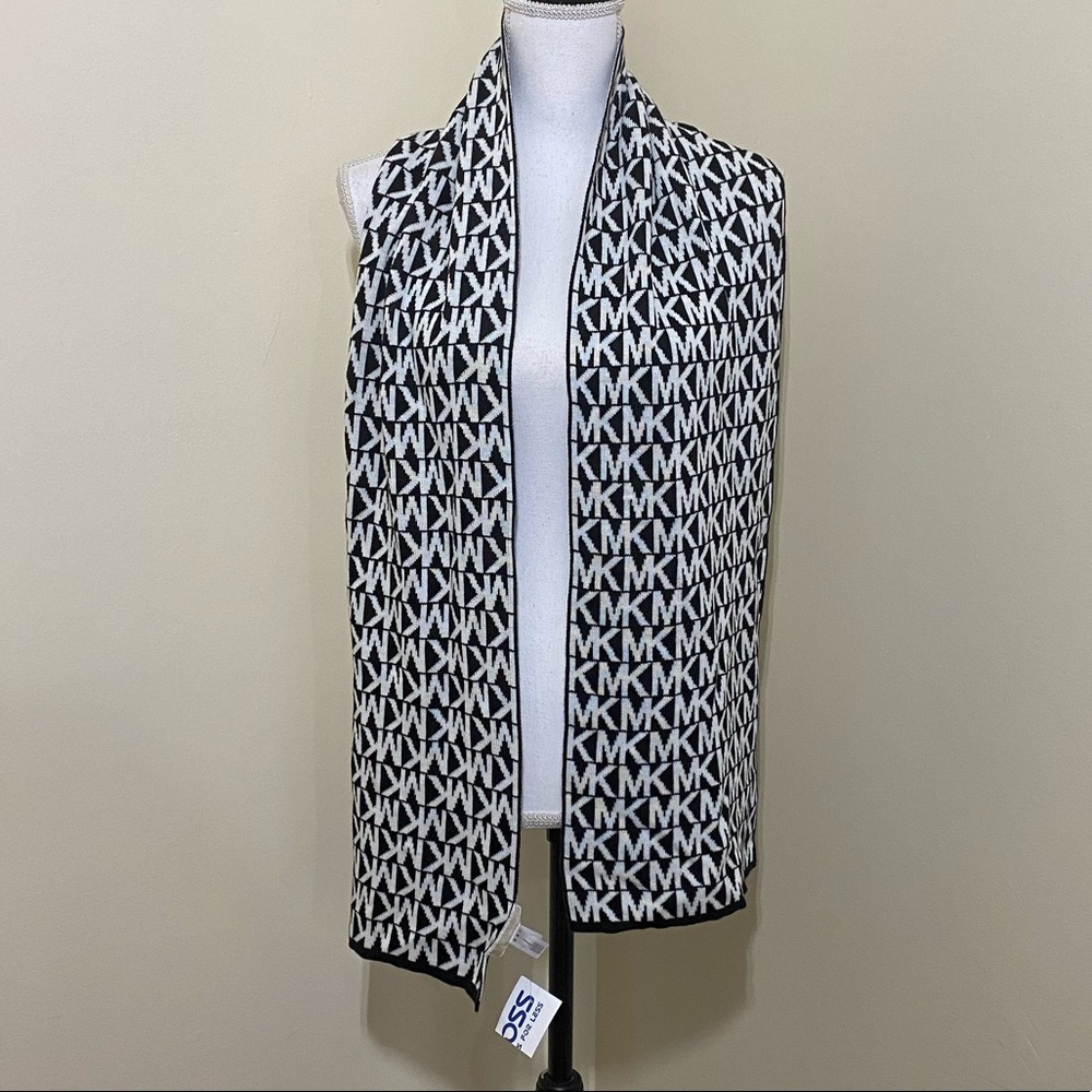 NWT Michael kors || woman’s Scarf 73” long 11 “ wide